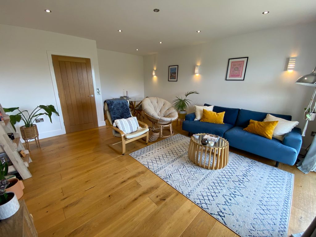 Property photo 2 of 17 Image00029