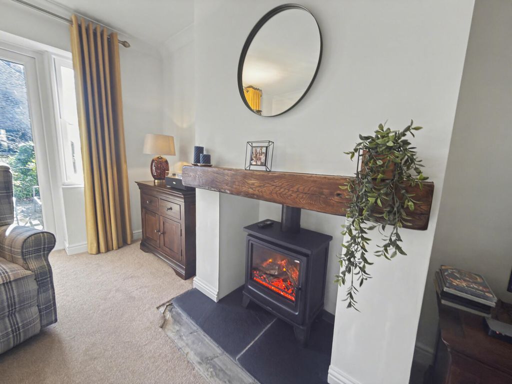 Property photo 3 of 18 Lounge