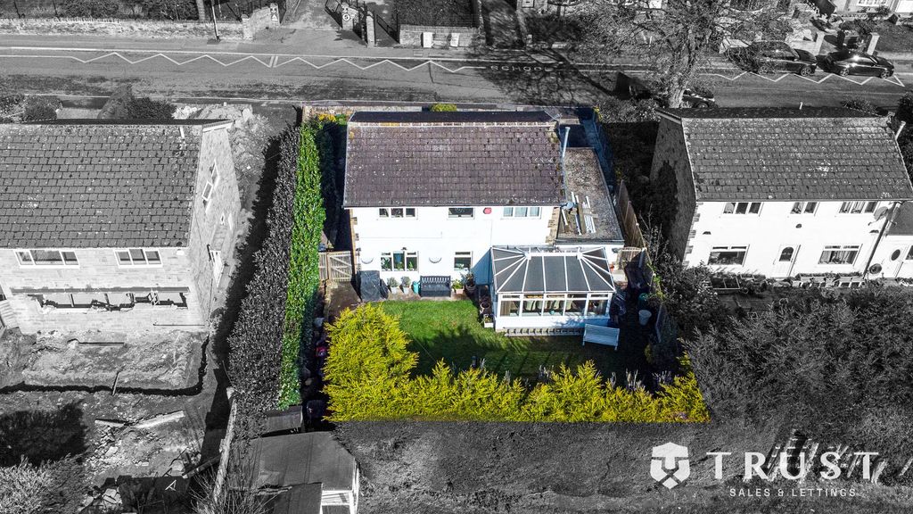 Property photo 2 of 39