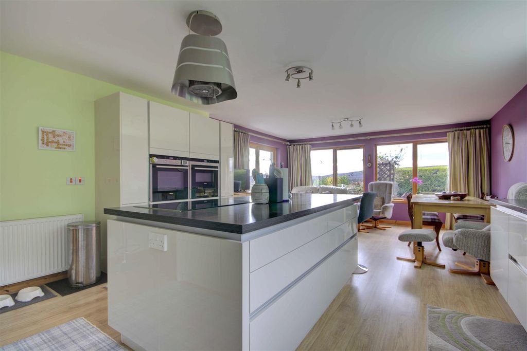 Property photo 3 of 22 Kitchen/Diner