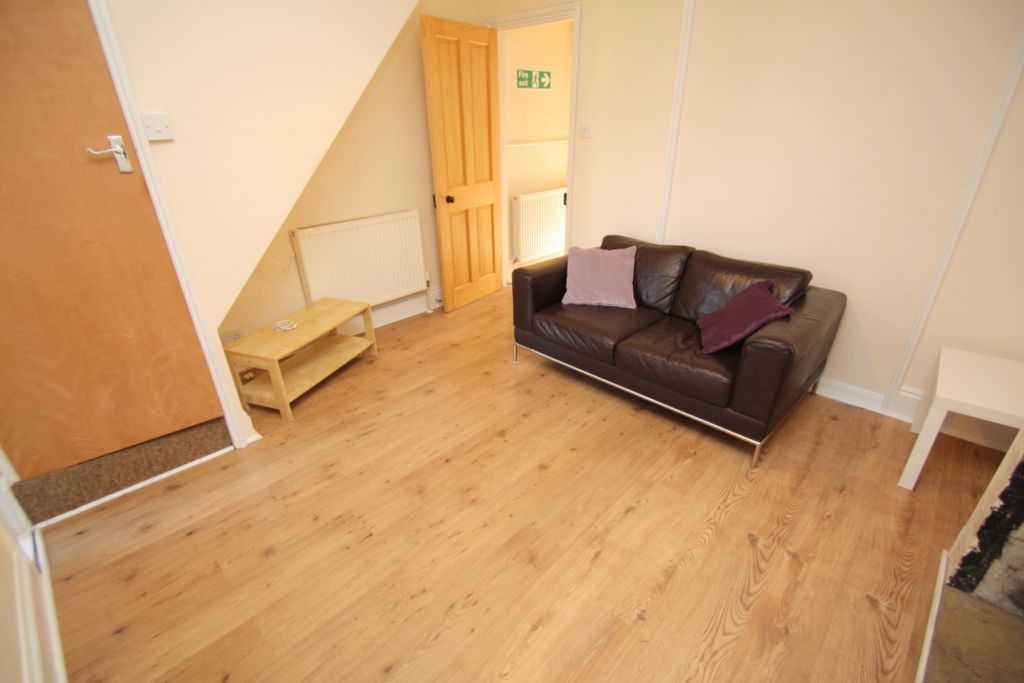 Property photo 3 of 6 Living Room