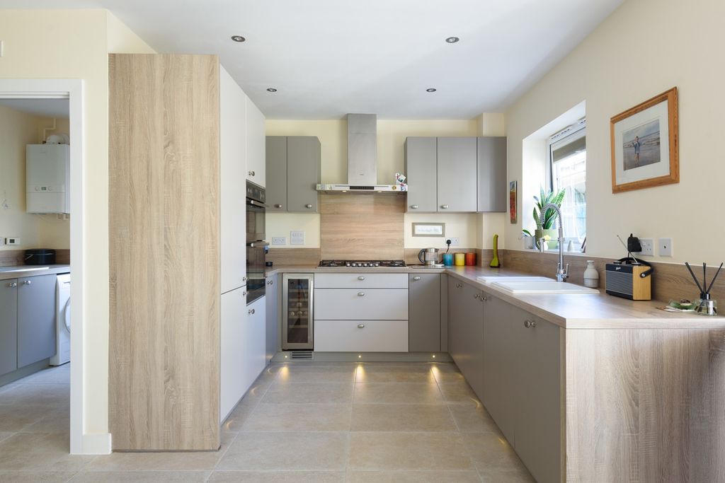 Property photo 3 of 26 5530629