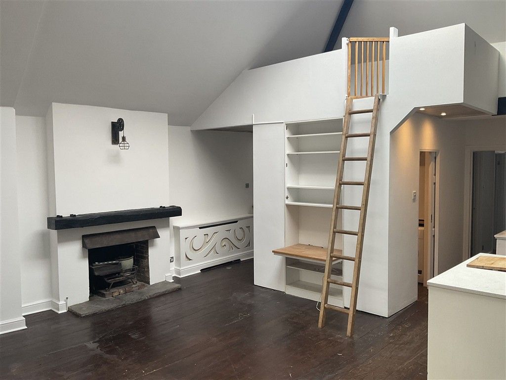 Property photo 3 of 15 Lounge Mez