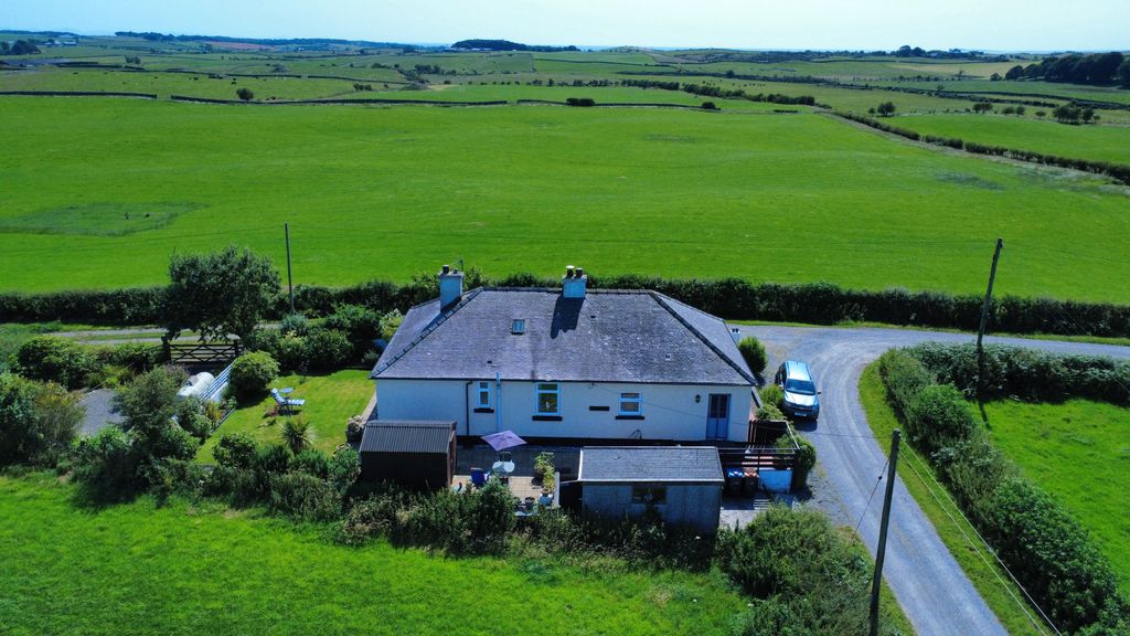 Property photo 2 of 11