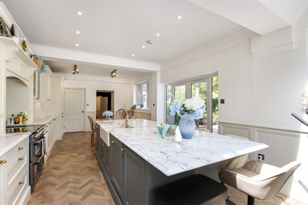 Property photo 2 of 18 Open Plan Kitchen
