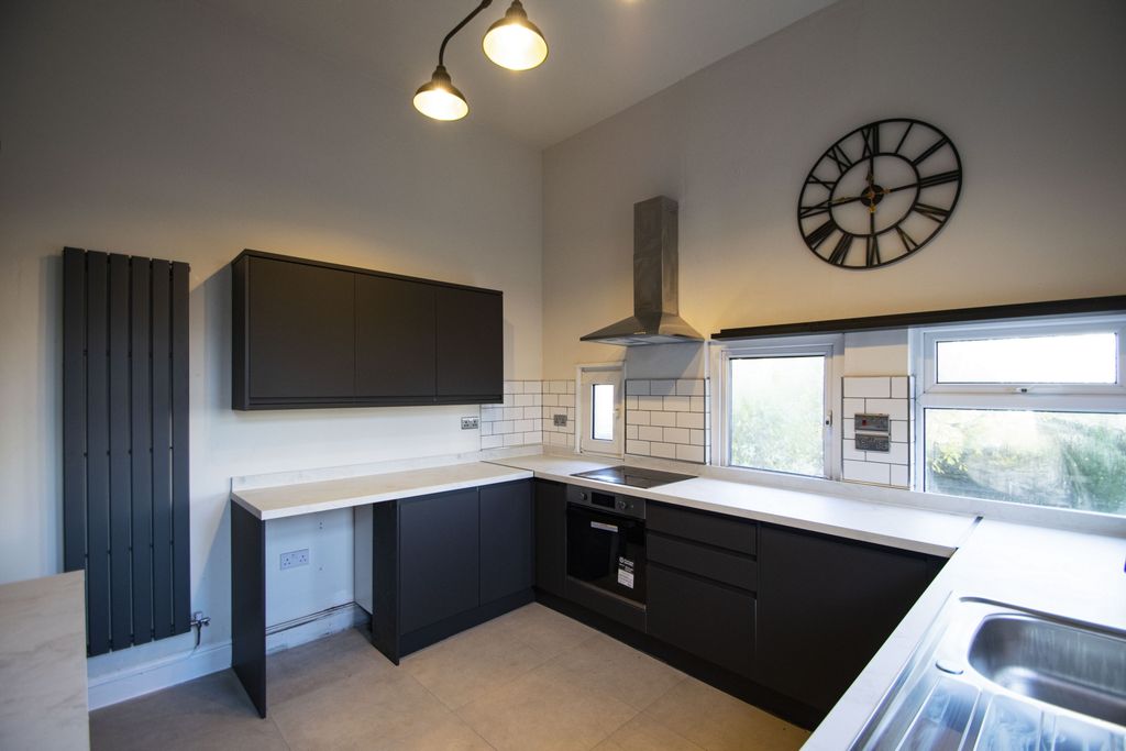 Property photo 2 of 13 Photo 8