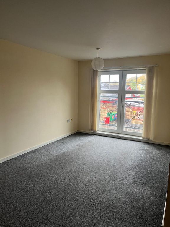 Property photo 2 of 12 Lounge