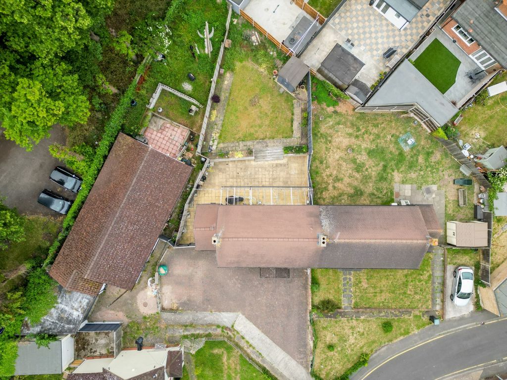 Property photo 2 of 16 4247403