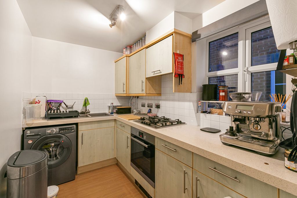 Property photo 3 of 9 Kitchen