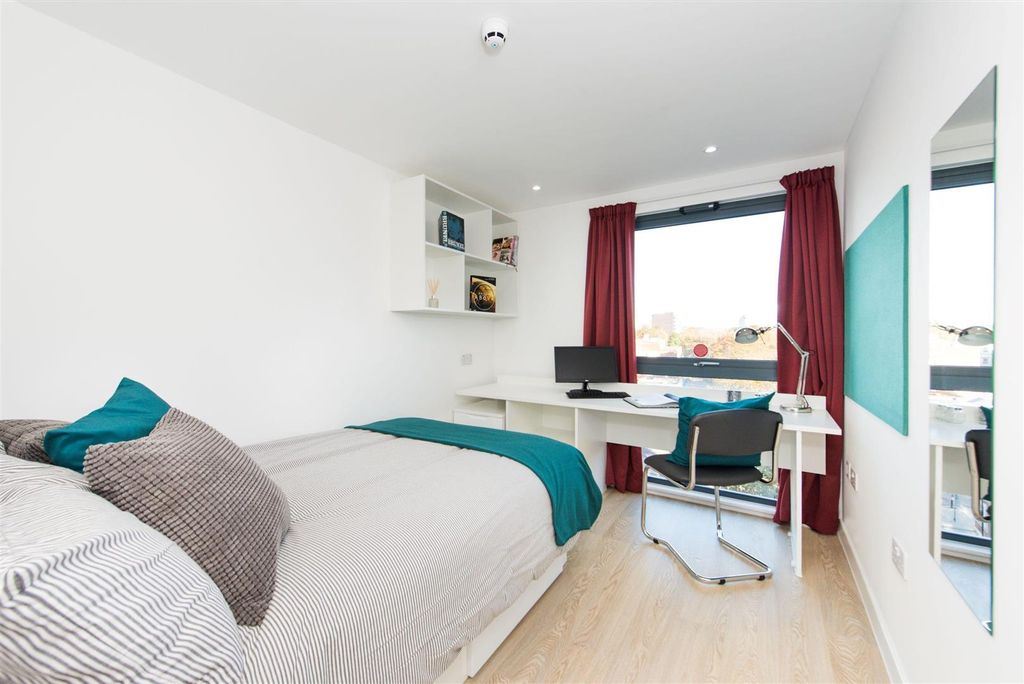 Property photo 3 of 11