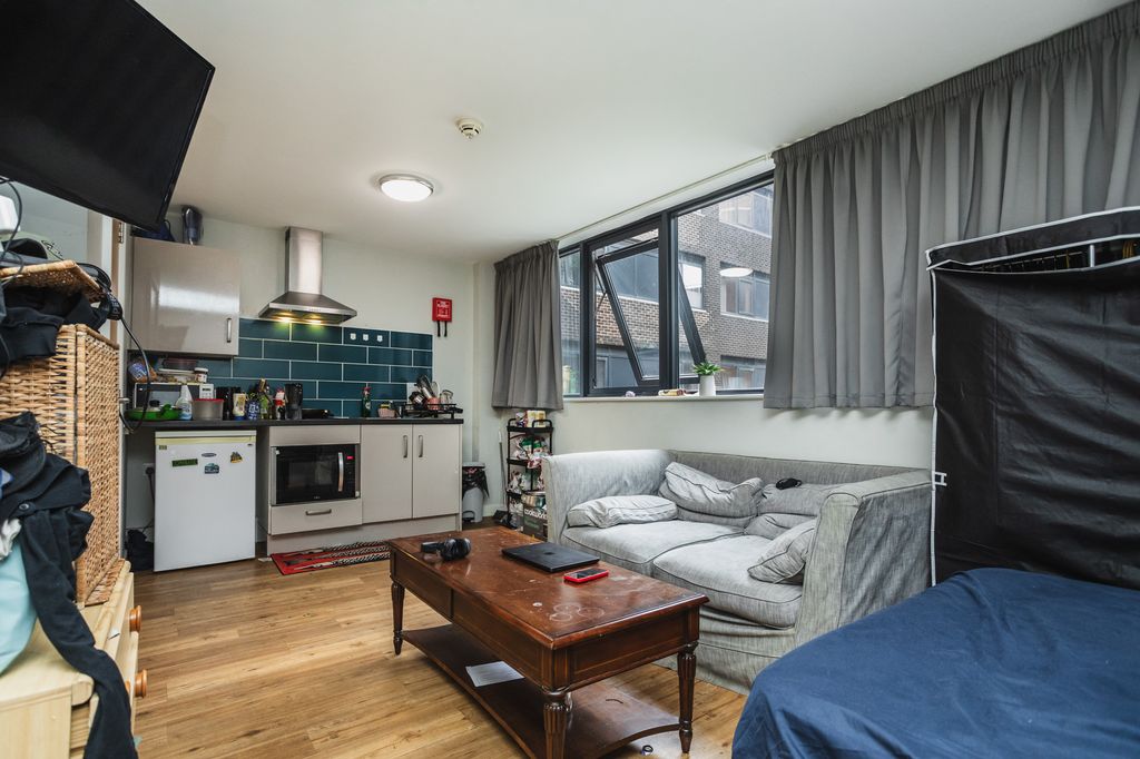 Property photo 3 of 11