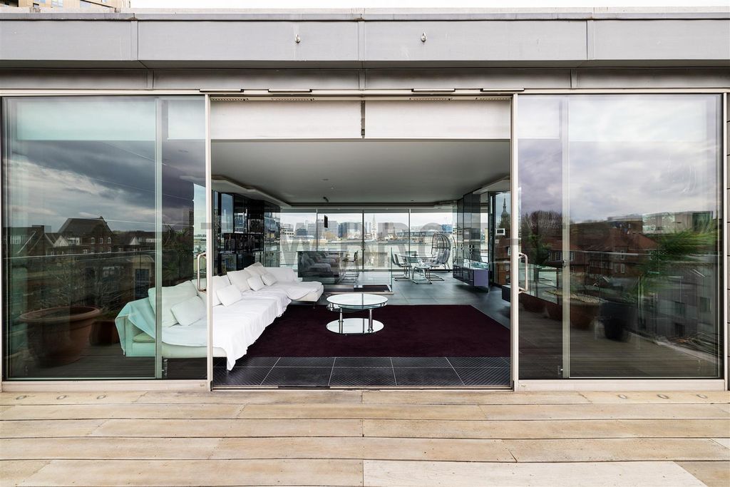 Property photo 2 of 48