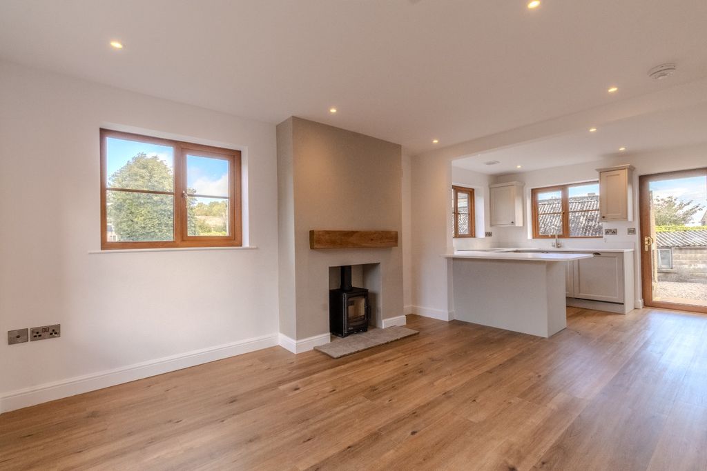 Property photo 2 of 7 5525971