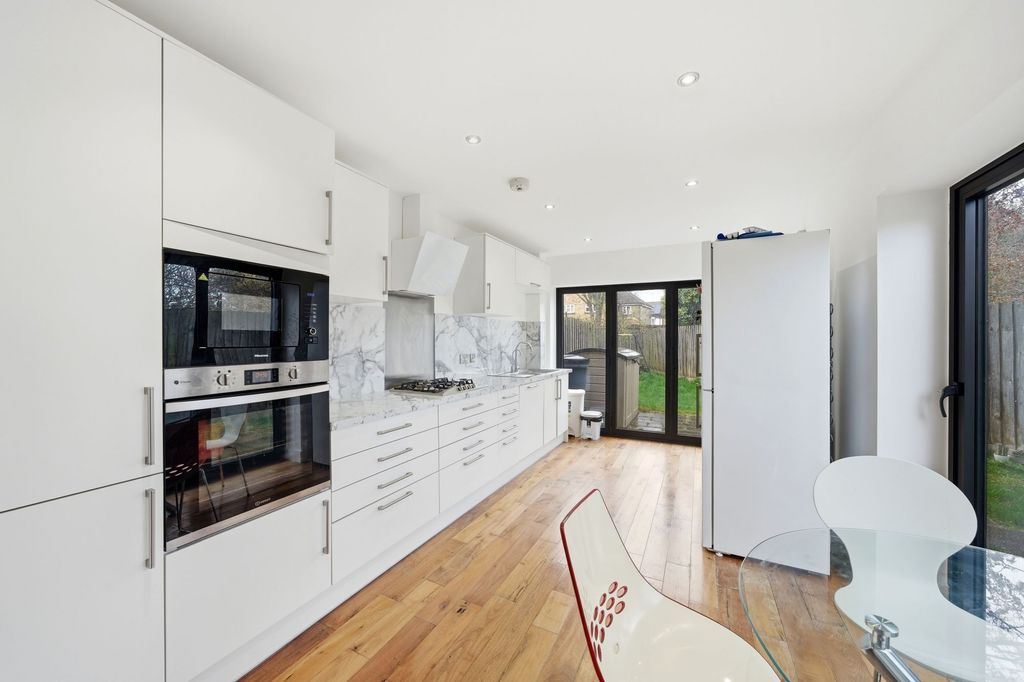 Property photo 2 of 22