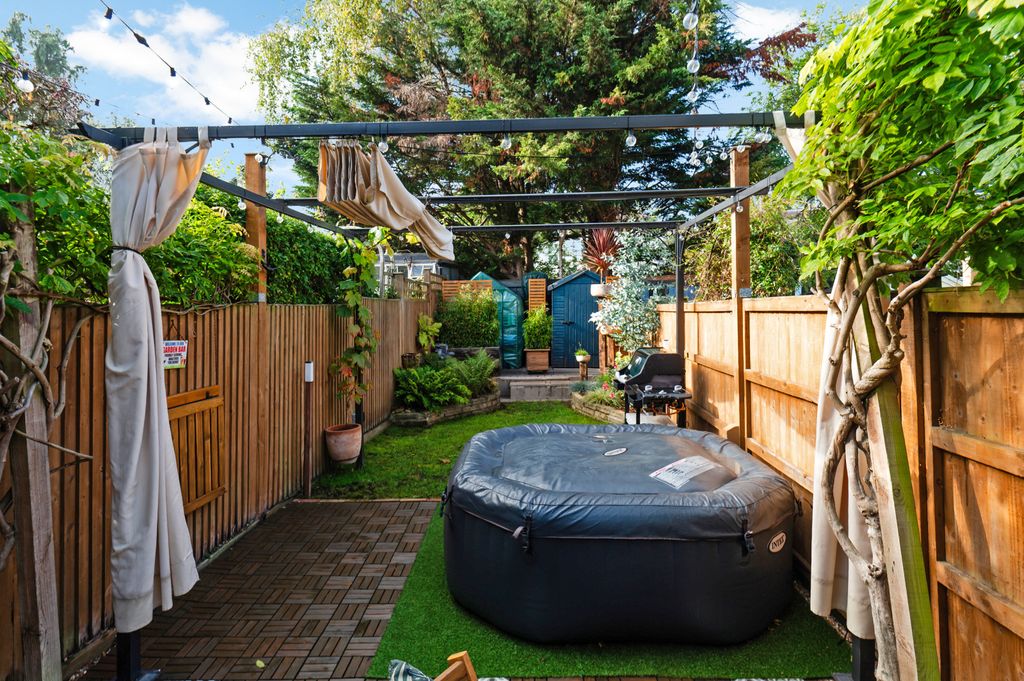 Property photo 3 of 22 Picture No. 14