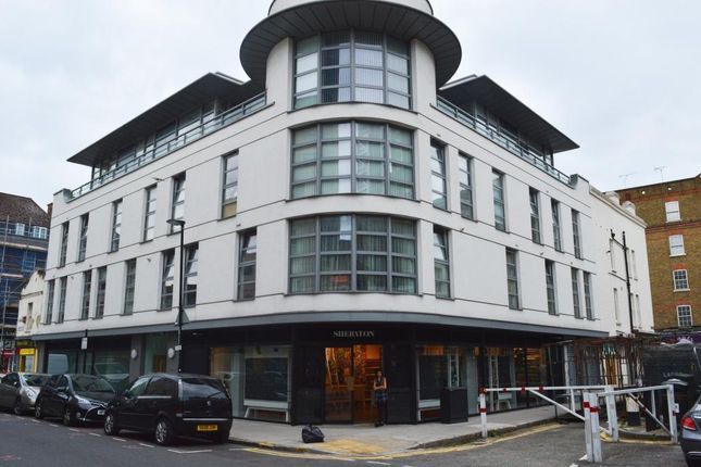 Property photo 1 of 8 Nelsons Are Pleased To Offer This Modern One Double Bedroom Apartment Within A Secure Modern Development In The Heart Of Spitalfields.