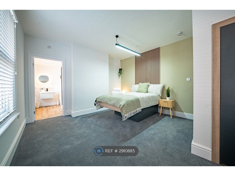 Property photo 1 of 9 Bedroom