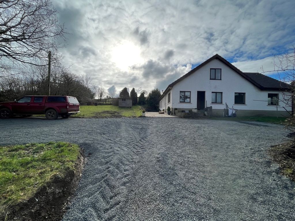 Property photo 2 of 33