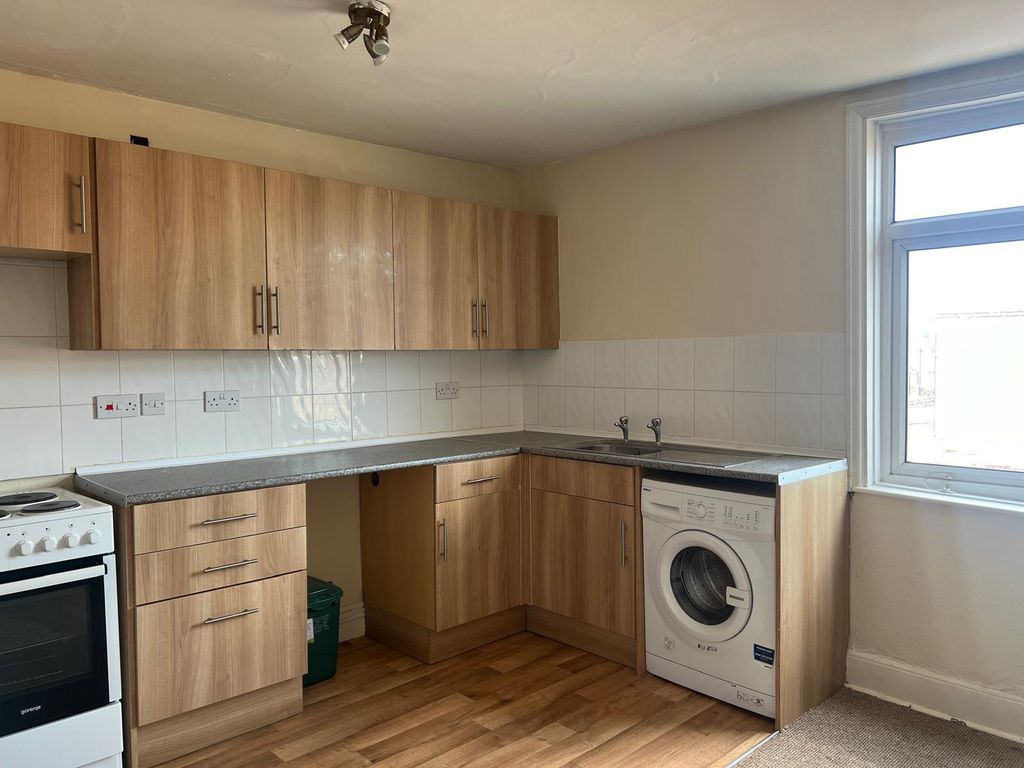 Property photo 2 of 7 Kitchen