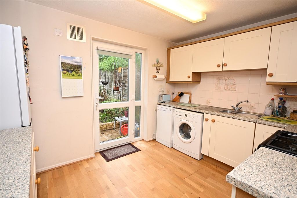 Property photo 2 of 14 Kitchen