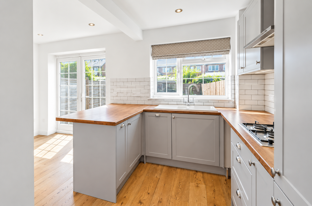 Property photo 3 of 12 Kitchen