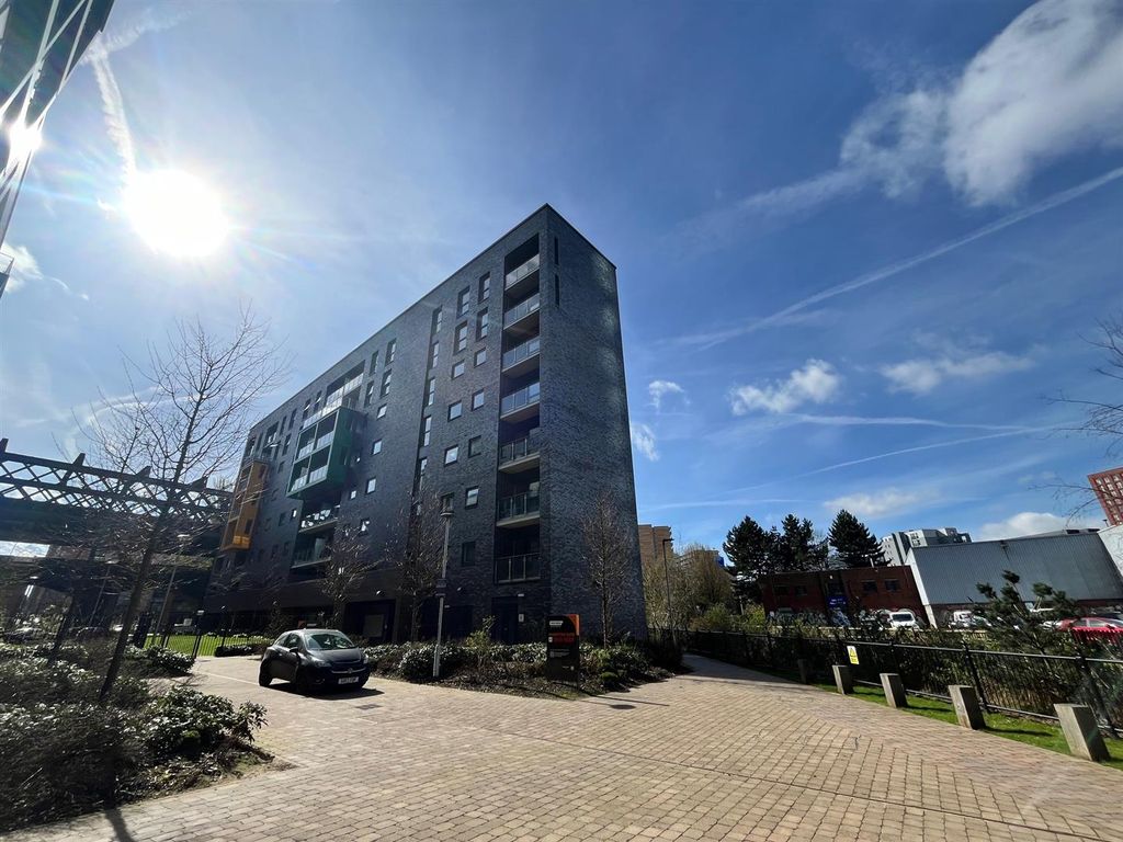 Property photo 3 of 12