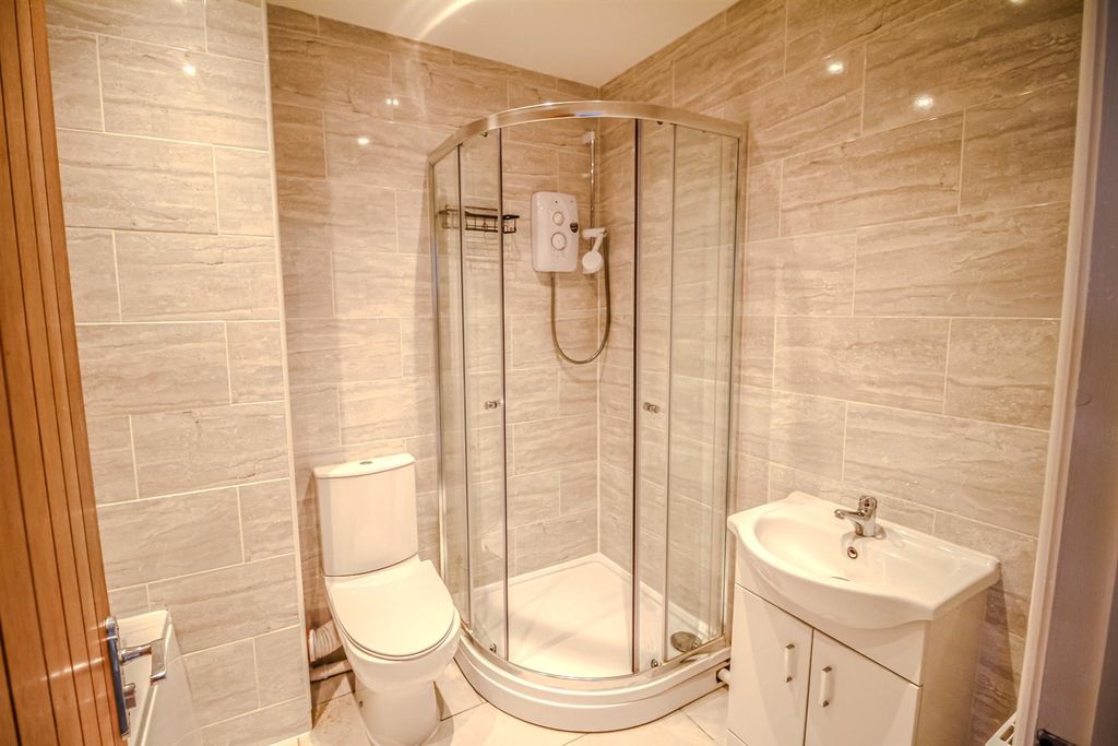 Property photo 3 of 18 264 Gordon (15).Jpg