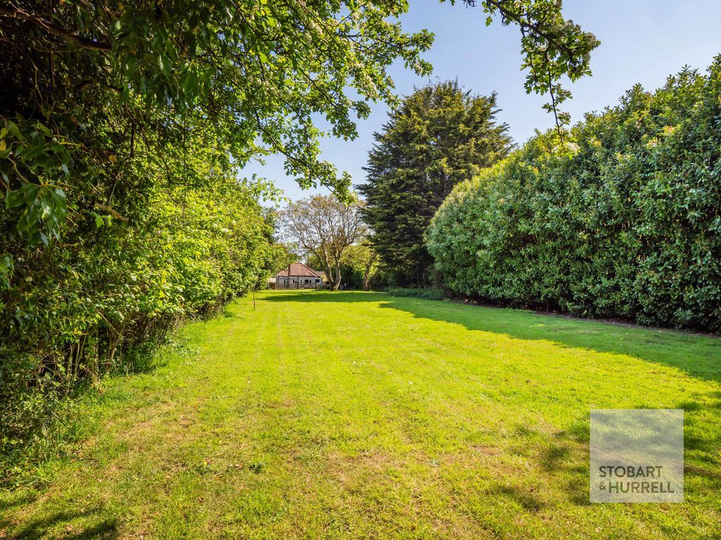 Property photo 2 of 24 Bordered Garden