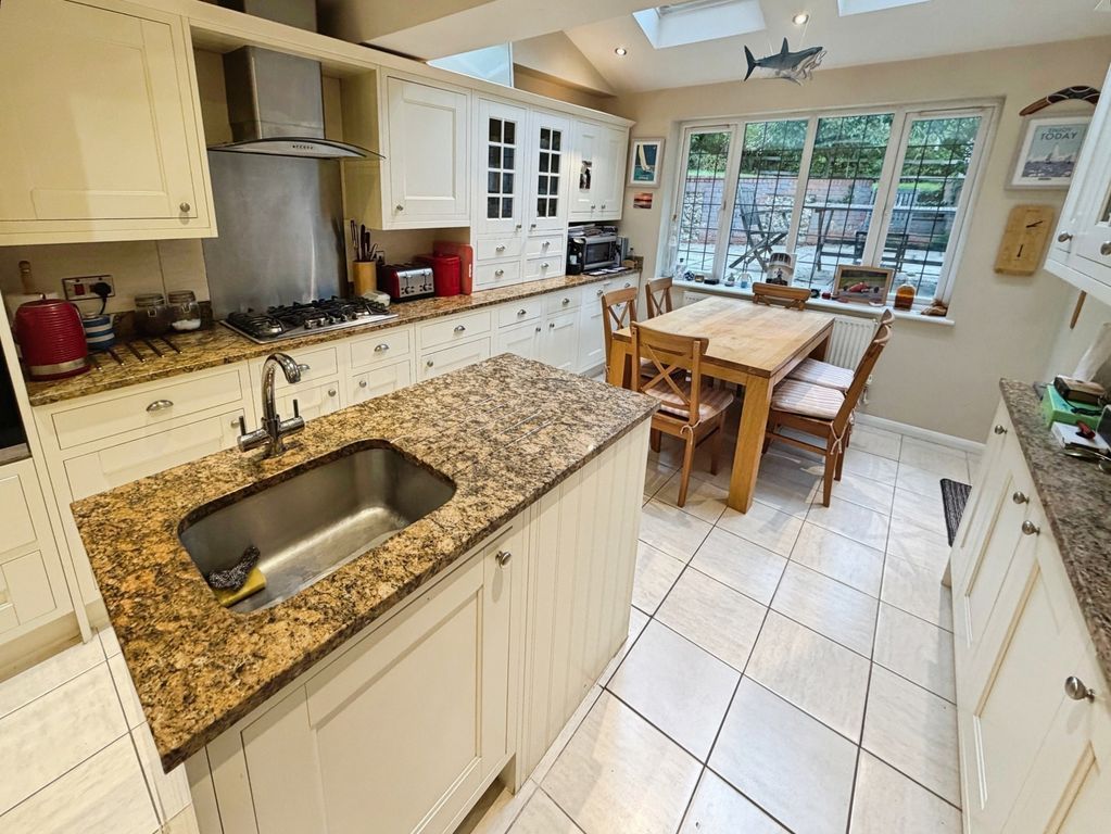 Property photo 3 of 18 Pbox-Img.Jpg