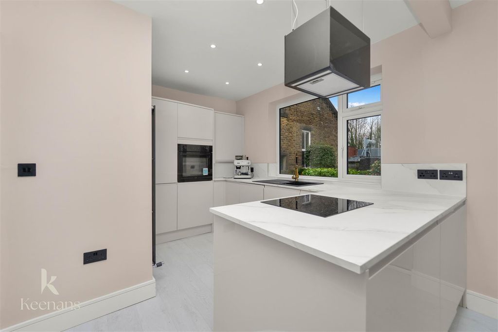 Property photo 3 of 49 9.Jpg