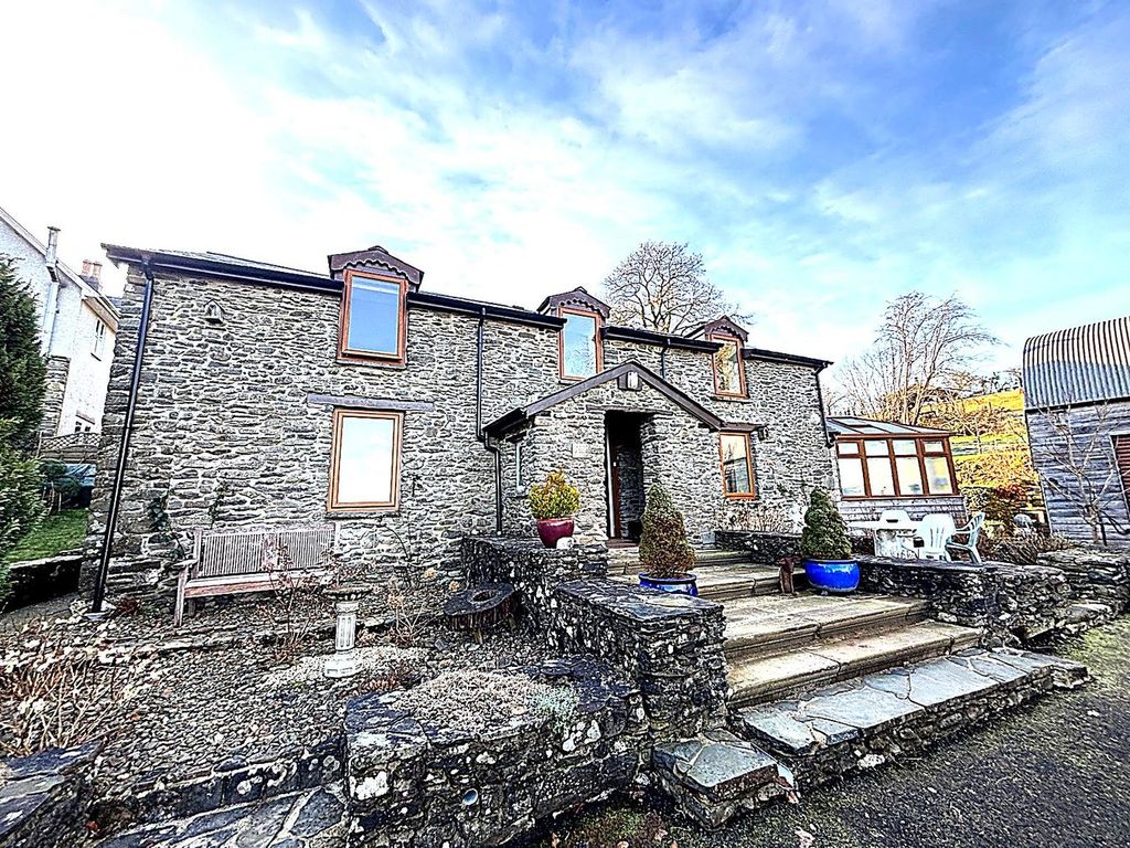 Property photo 2 of 35