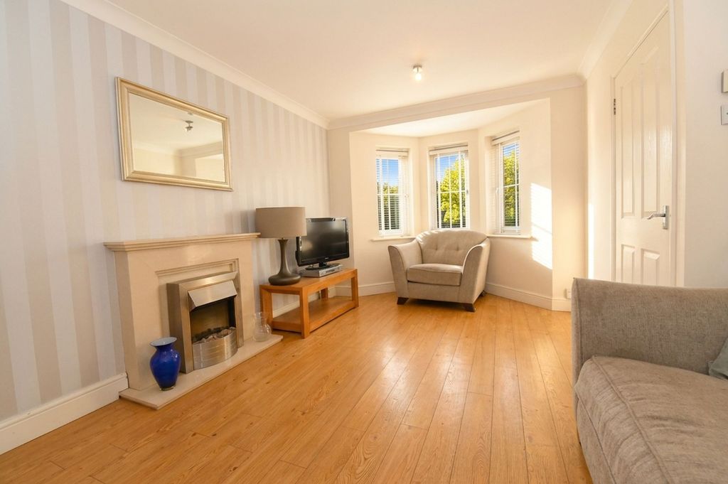 Property photo 3 of 27