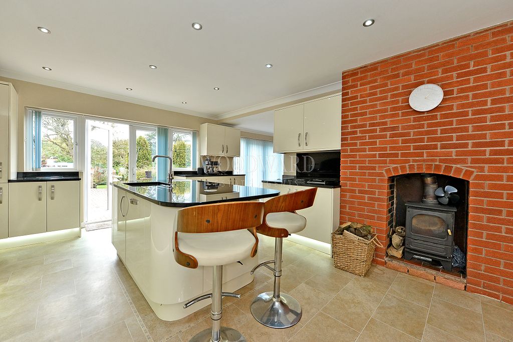 Property photo 2 of 24 Kitchen/Breakfast Room