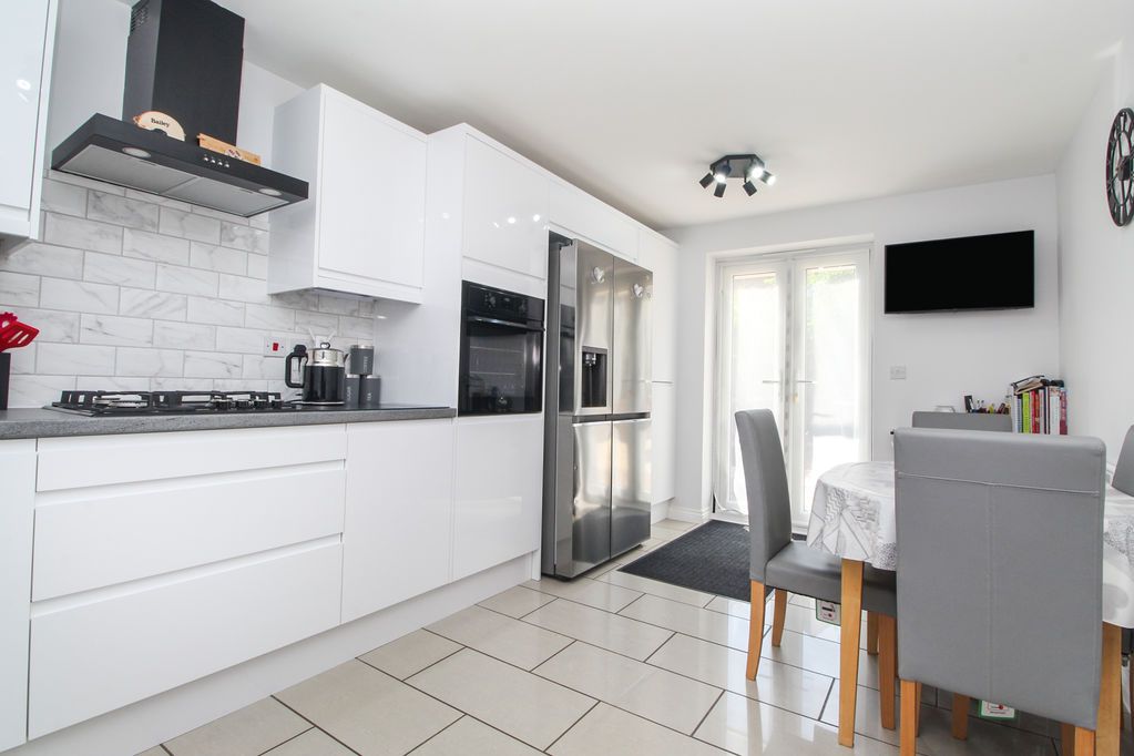 Property photo 2 of 21 Kitchen/Diner