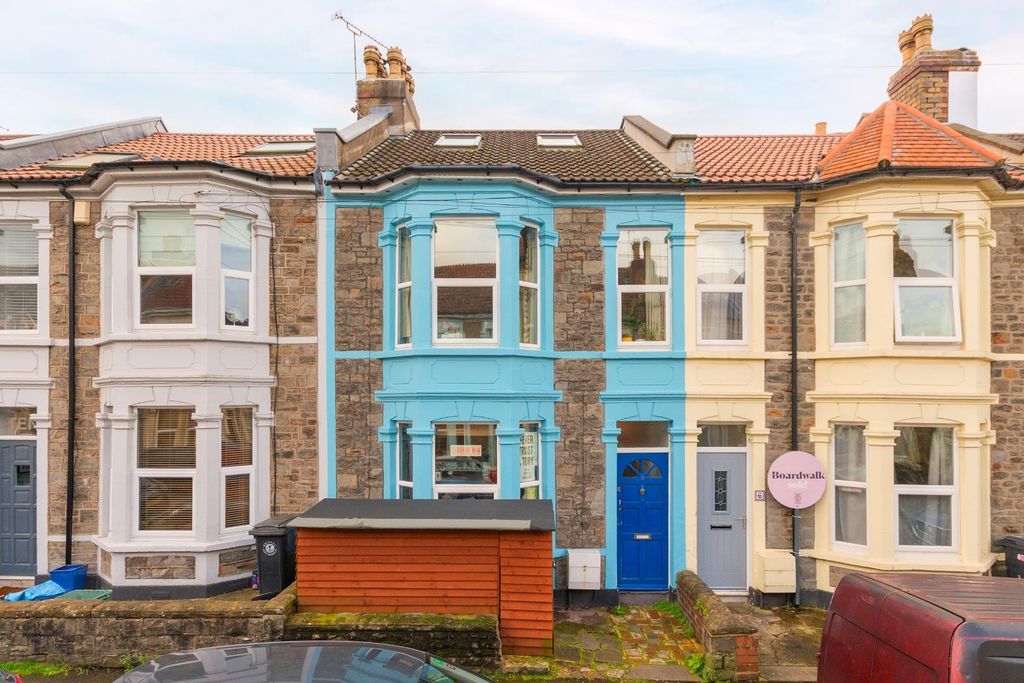 Property photo 2 of 31 0B8Ren - External H.Jpg