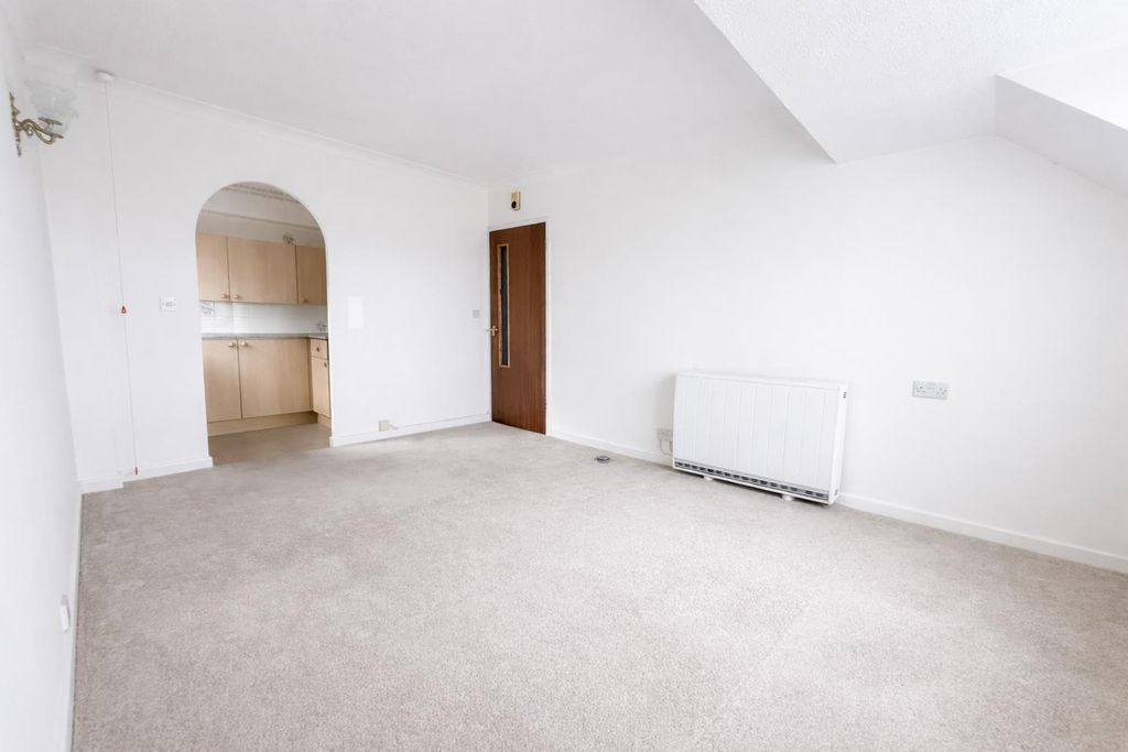 Property photo 2 of 10 Lounge 2.Png