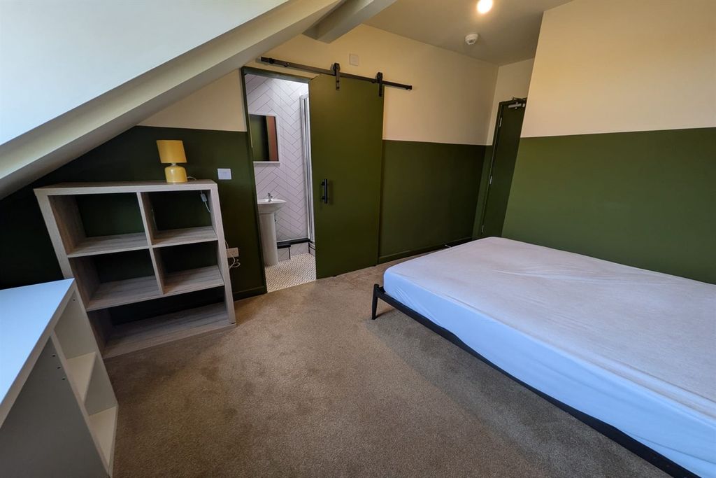 Property photo 1 of 10 (Main)