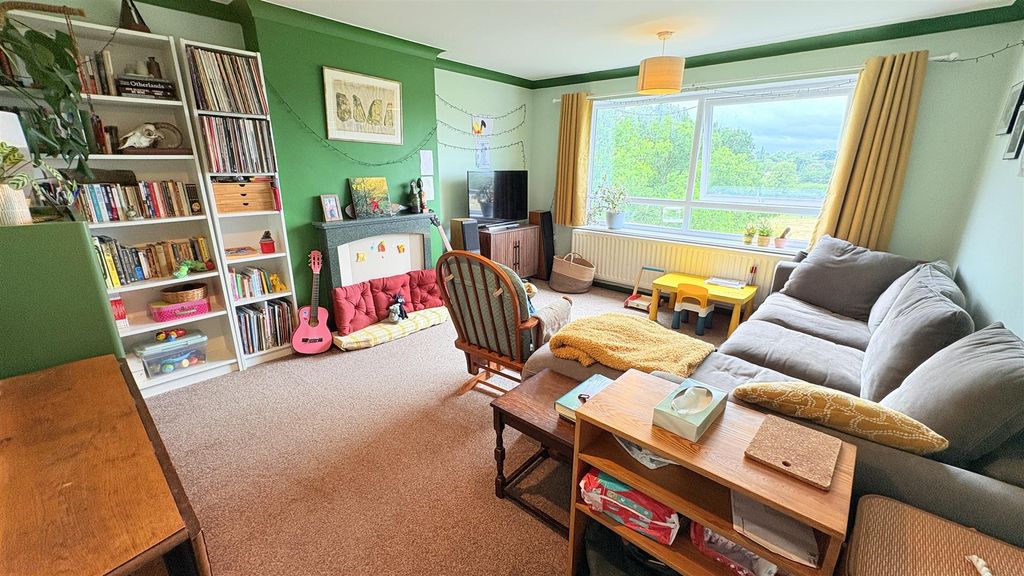 Property photo 2 of 16 Living Room