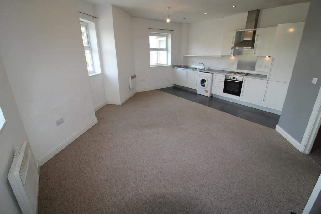 Property photo 3 of 6 Lounge / Kitchen