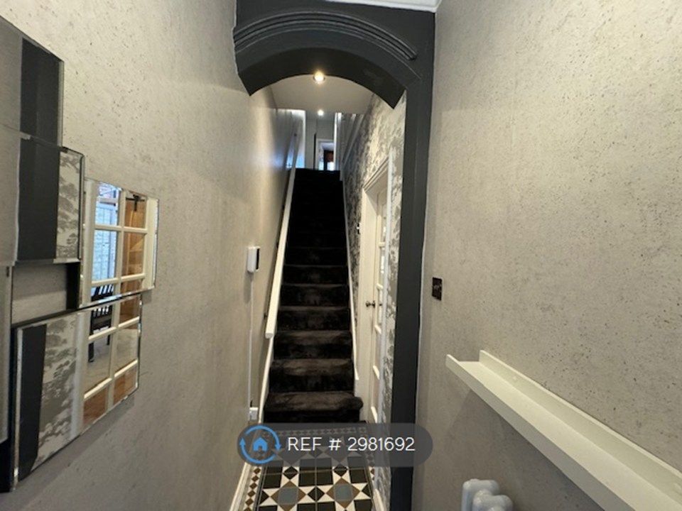 Property photo 2 of 33