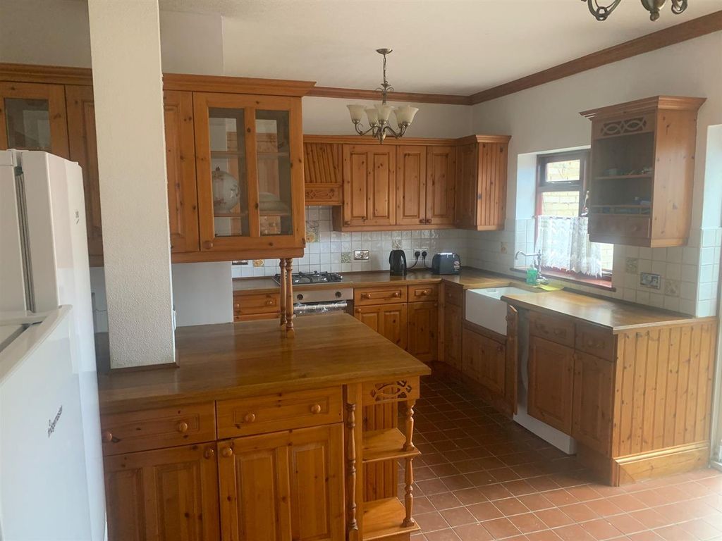 Property photo 3 of 9 Kitchen (Front) .2.Jpg