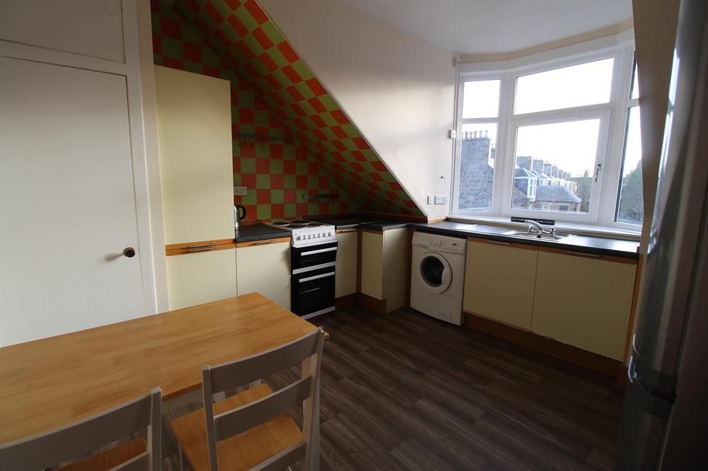Property photo 3 of 9 Kitchen