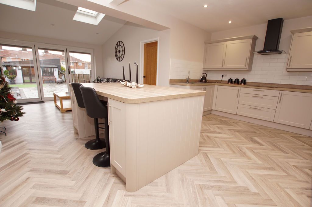 Property photo 2 of 24 Kitchen