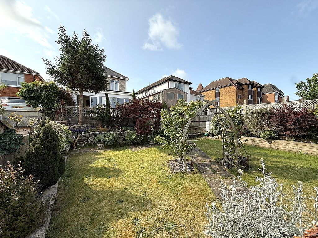 Property photo 3 of 33