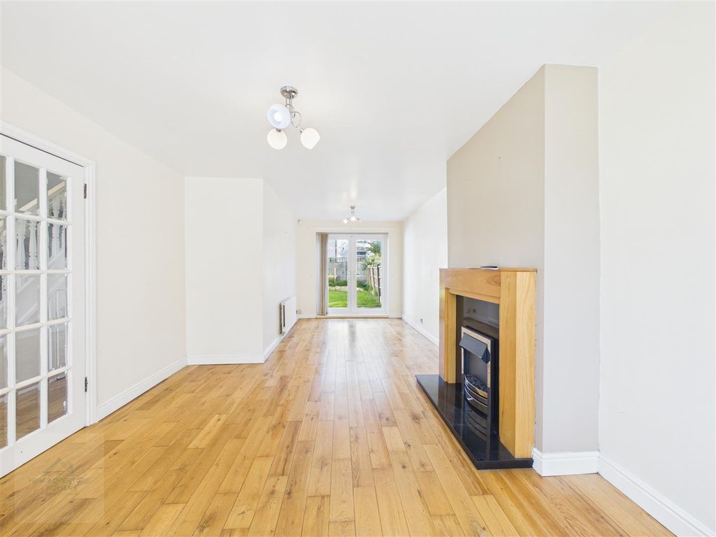 Property photo 2 of 18 Open Plan Living / Dining