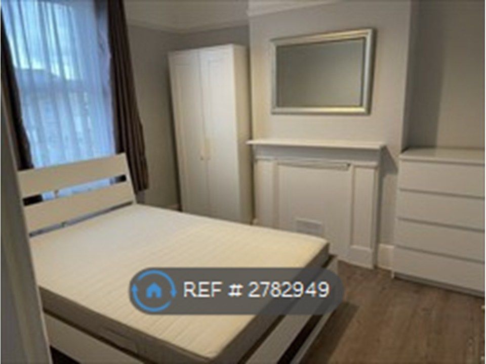 Property photo 3 of 11 Bedroom 2