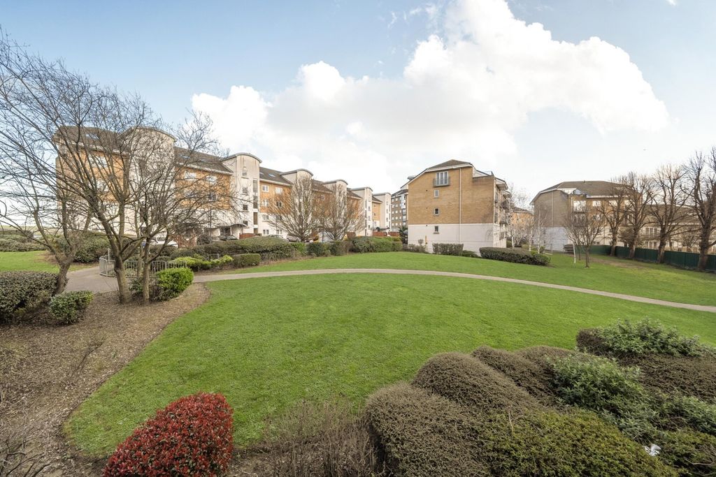 Property photo 2 of 18 External