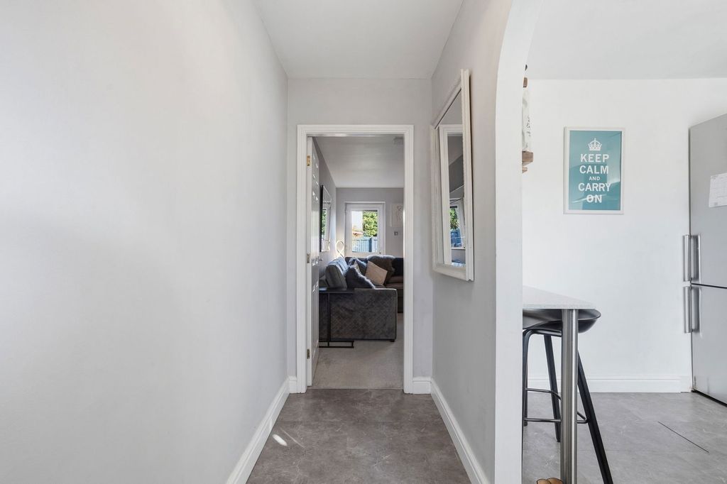 Property photo 3 of 26