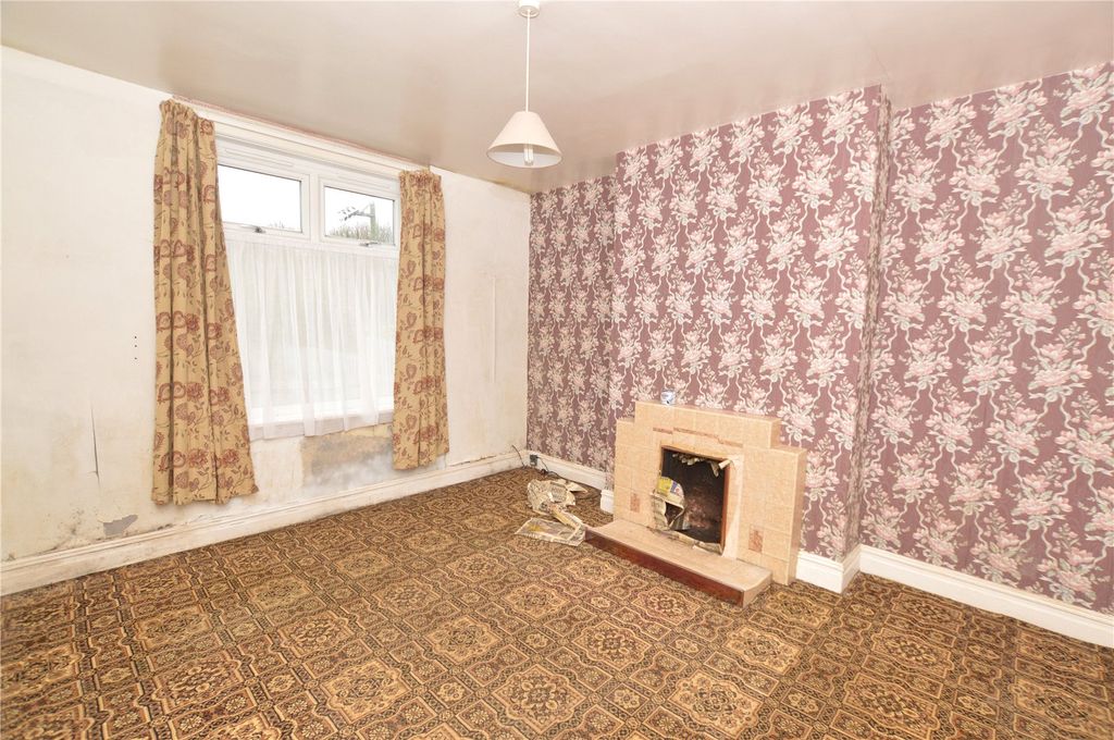 Property photo 2 of 12 Picture No. 32