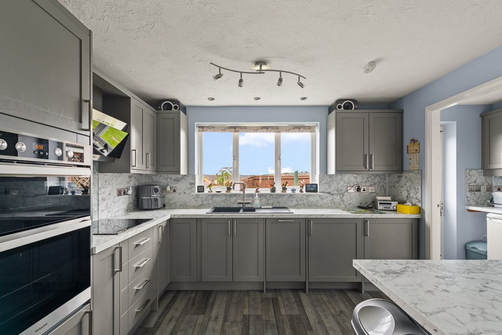 Property photo 2 of 24